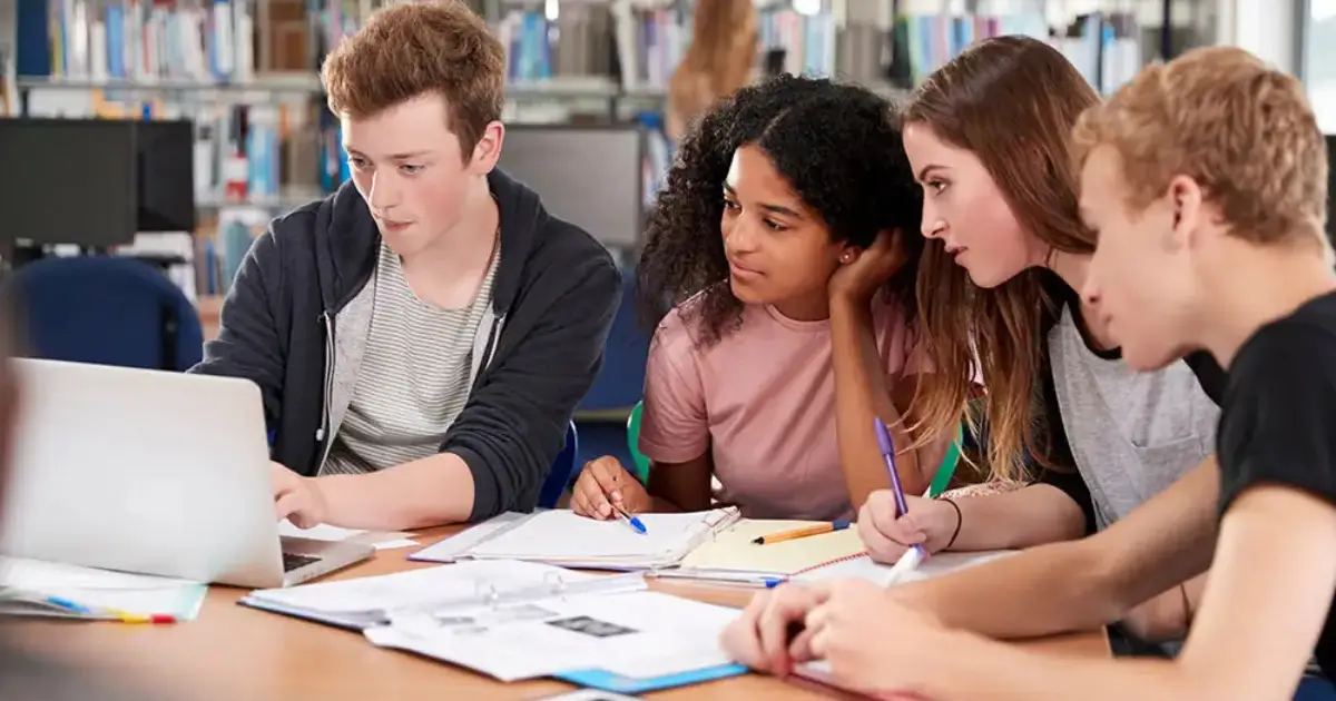 Work While Studying In The UK complete Guide